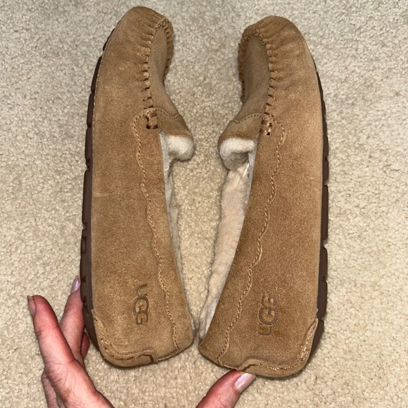UGG Scalloped Moc slippers 6 - Picture 3 of 11